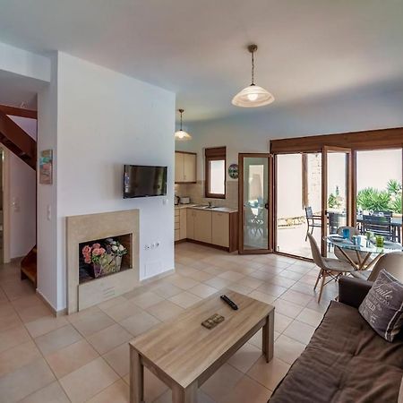 Karena seaview villa Gerani  Bagian luar foto