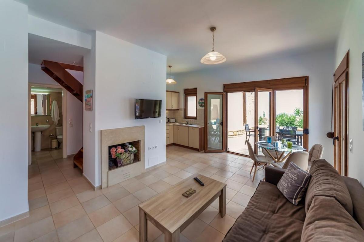 Karena seaview villa Gerani  Bagian luar foto