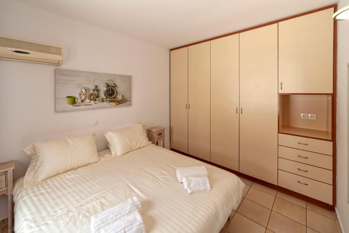 Karena seaview villa Gerani  Bagian luar foto