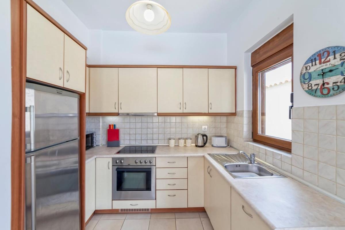 Karena seaview villa Gerani  Bagian luar foto