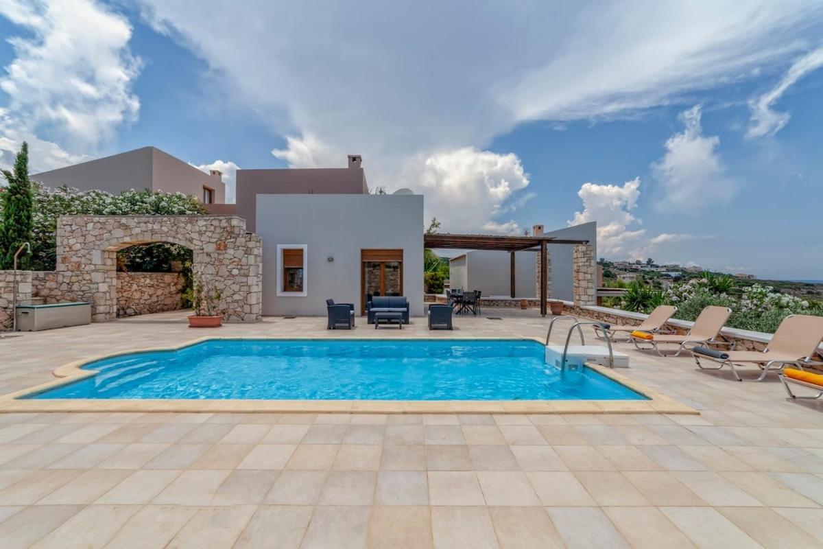 Karena seaview villa Gerani  Bagian luar foto