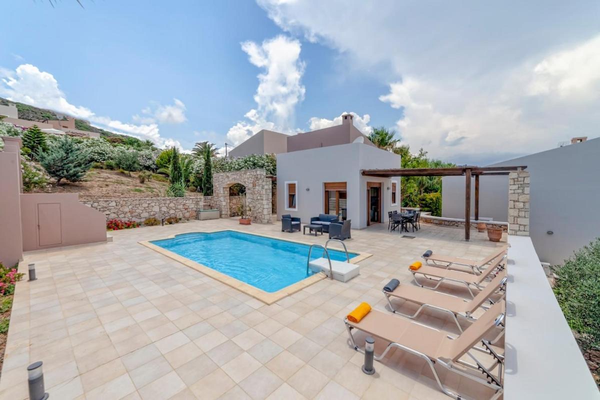 Karena seaview villa Gerani  Bagian luar foto