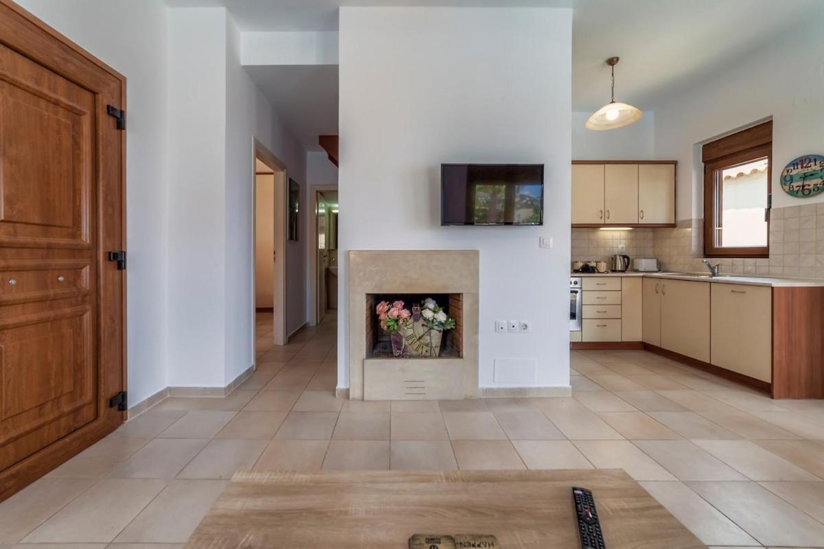 Karena seaview villa Gerani  Bagian luar foto