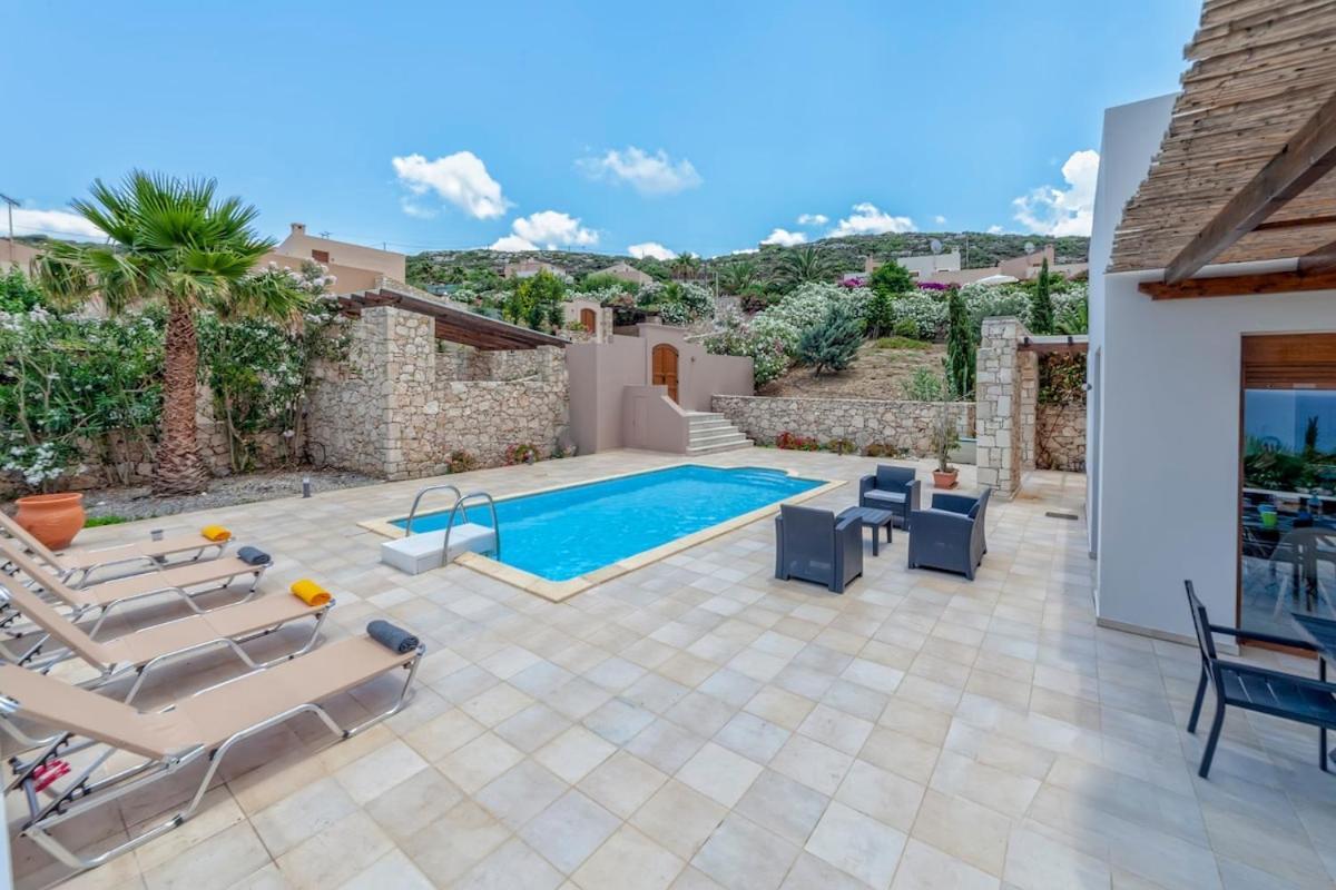 Karena seaview villa Gerani  Bagian luar foto
