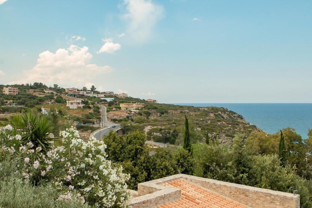 Karena seaview villa Gerani  Bagian luar foto