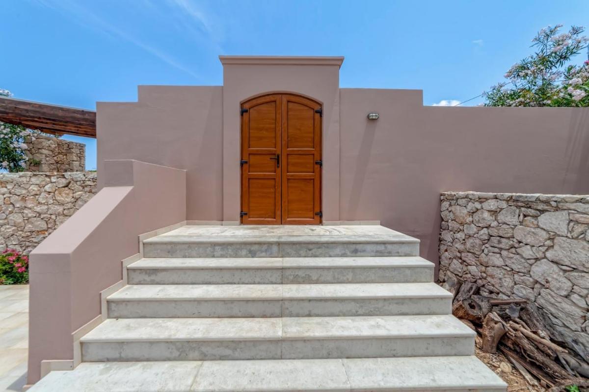Karena seaview villa Gerani  Bagian luar foto