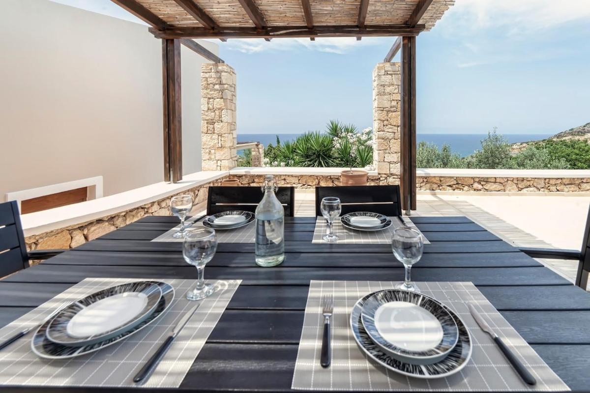 Karena seaview villa Gerani  Bagian luar foto