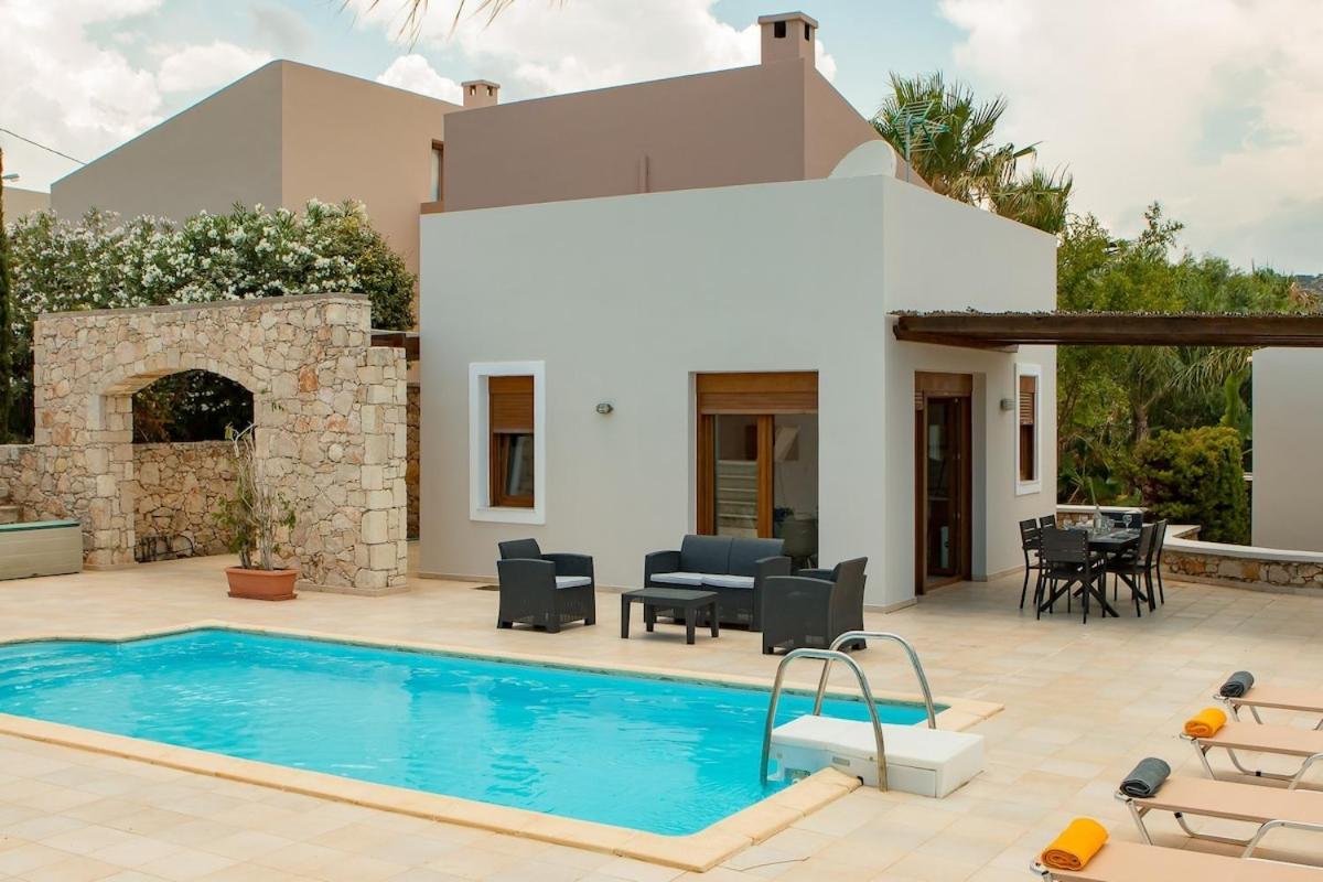 Karena seaview villa Gerani  Bagian luar foto