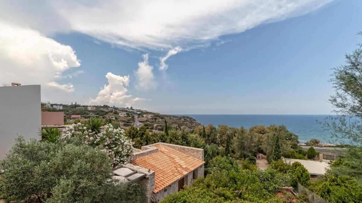Karena seaview villa Gerani  Bagian luar foto