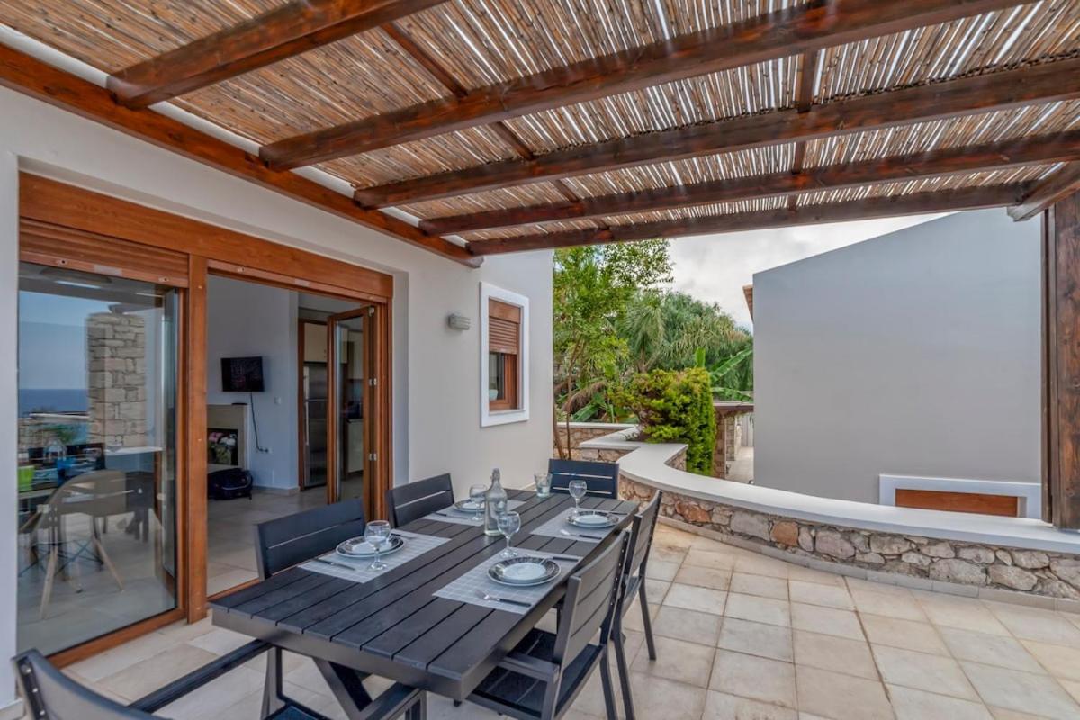 Karena seaview villa Gerani  Bagian luar foto