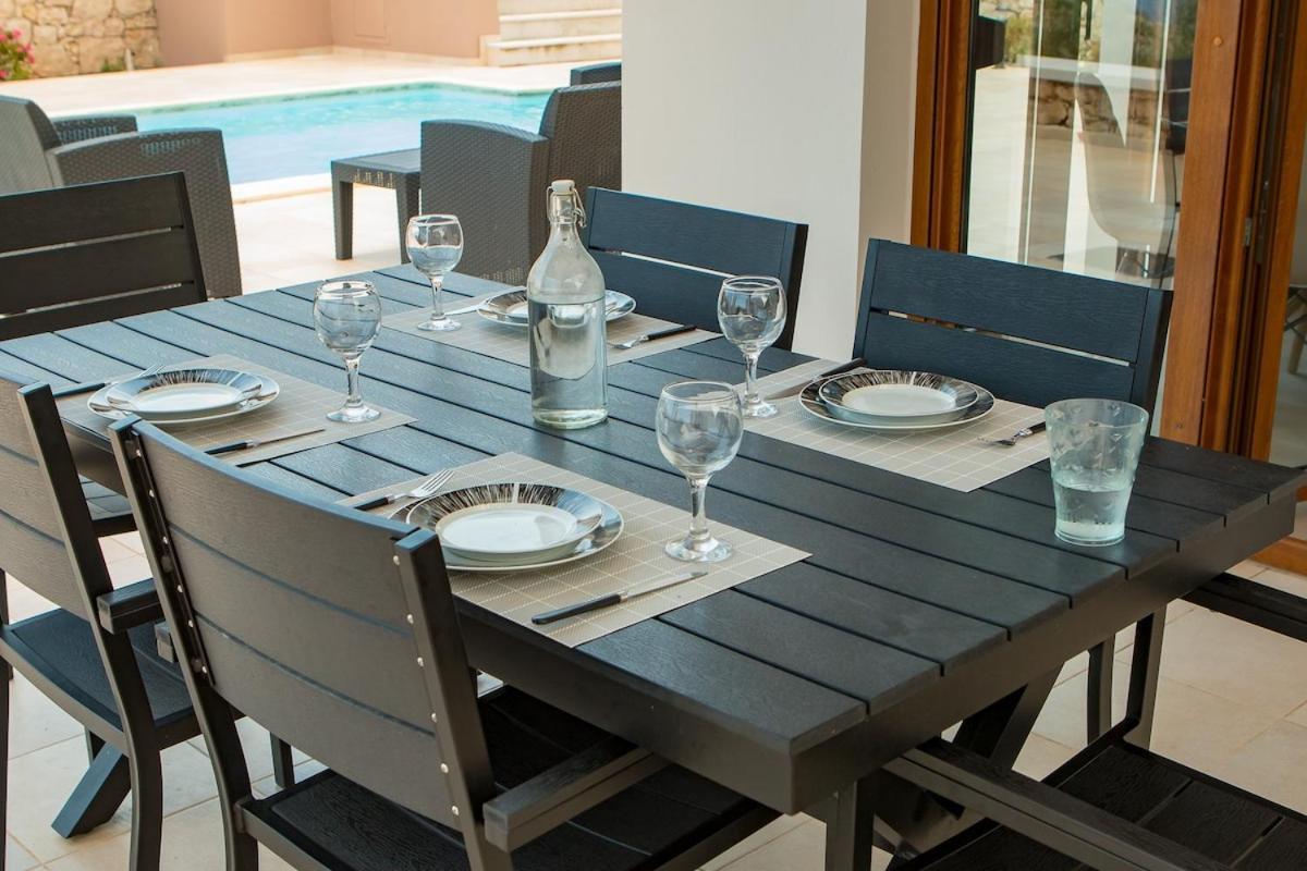 Karena seaview villa Gerani  Bagian luar foto