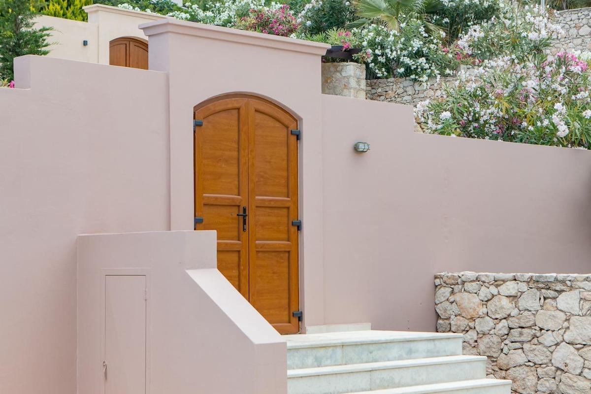 Karena seaview villa Gerani  Bagian luar foto